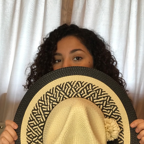 Profile Picture of Mariah Fonseca (@marketmom) on Poshmark