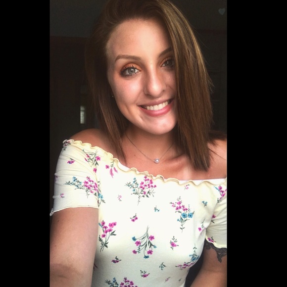 Profile Picture of Allison Reisenauer (@areisenauer) on Poshmark