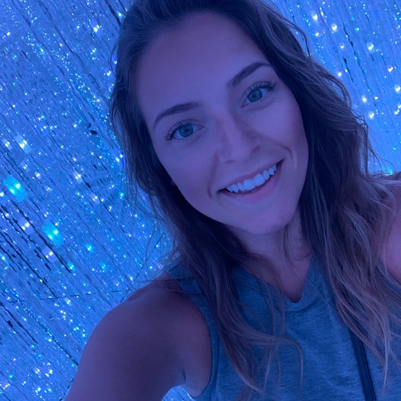 Danielle Pimentel - Poshmark Profile Picture of Danielle Pimentel (@dcheriep) on Poshmark