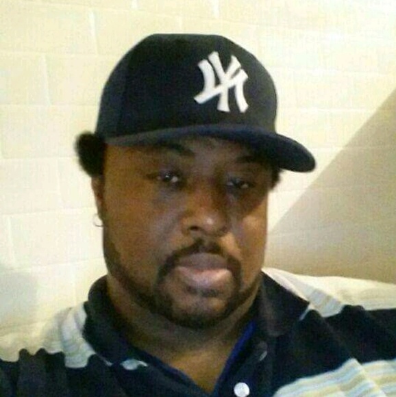 Profile Picture of Andrew Walker (@andreww1966) on Poshmark