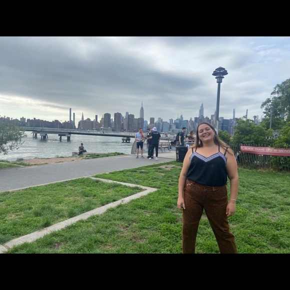 Profile Picture of Danielle Raso (@danielleraso) on Poshmark