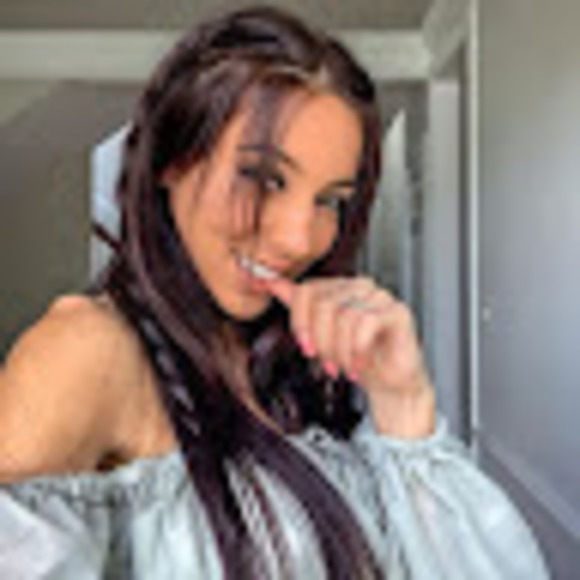 Profile Picture of Rochelle Jacklich (@rochelle866) on Poshmark