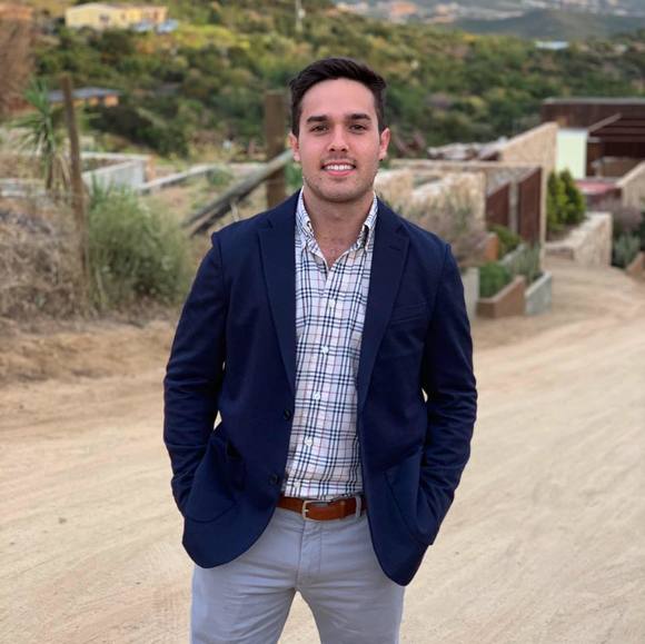 Profile Picture of Daniel Vargas (@dvp62294) on Poshmark