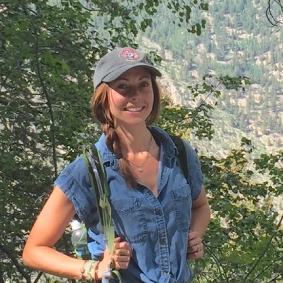 Profile Picture of Kelli Stewart (@kelliwstewart) on Poshmark
