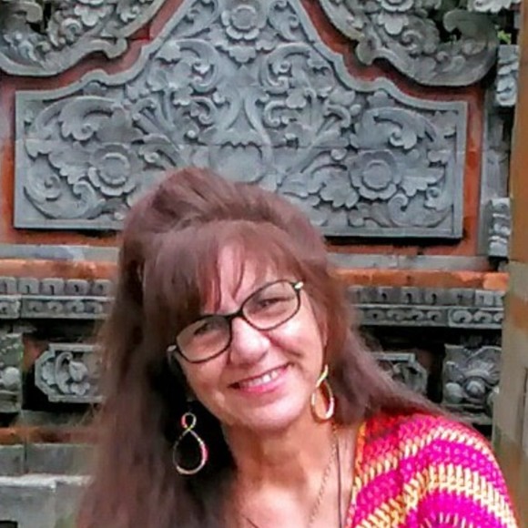 Profile Picture of Lori Cronier (@lcronier) on Poshmark
