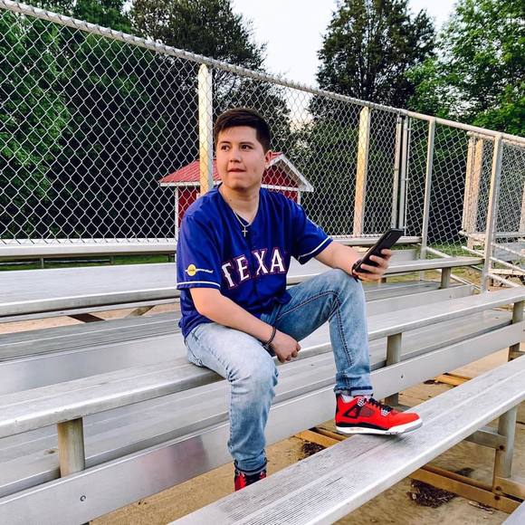 Profile Picture of Raunel Vasquez (@raunel1) on Poshmark