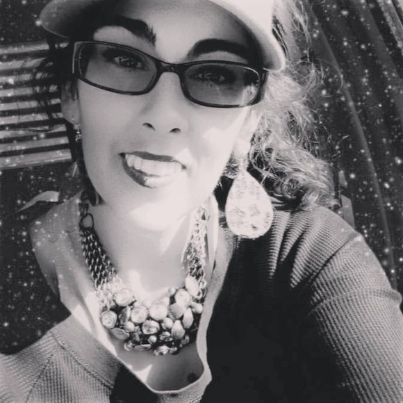 Profile Picture of Kania Armendarez (@kiki_kbar92) on Poshmark