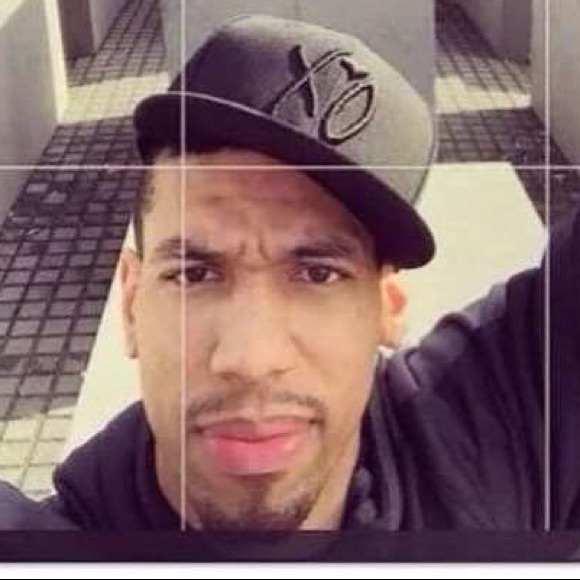 David Skillern - Poshmark Profile Picture of David Skillern (@skilldav) on Poshmark