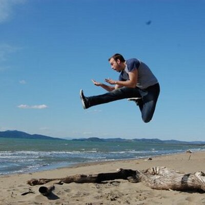 Profile Picture of Robin Jung (@robinjungles) on Twitter