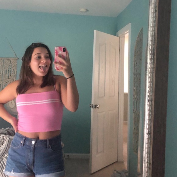 Profile Picture of Jennifer Schimmoller (@jschimmy) on Poshmark