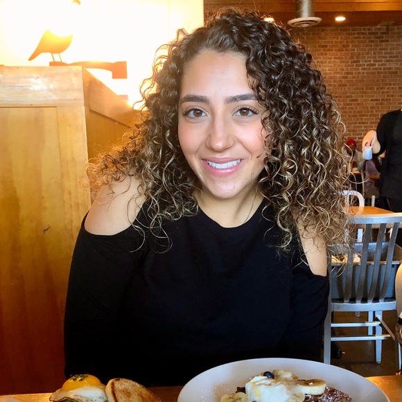 Profile Picture of Natalie Kdeiss (@nataliaandbris) on Poshmark