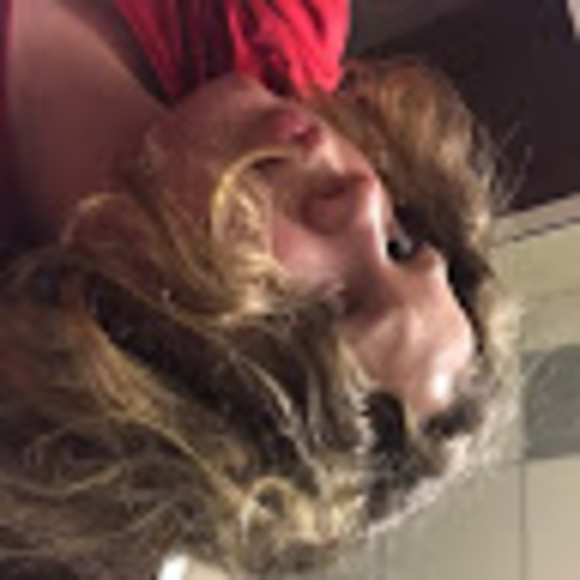 Maisie Debeck - Poshmark Profile Picture of Maisie Debeck (@mdebeck) on Poshmark