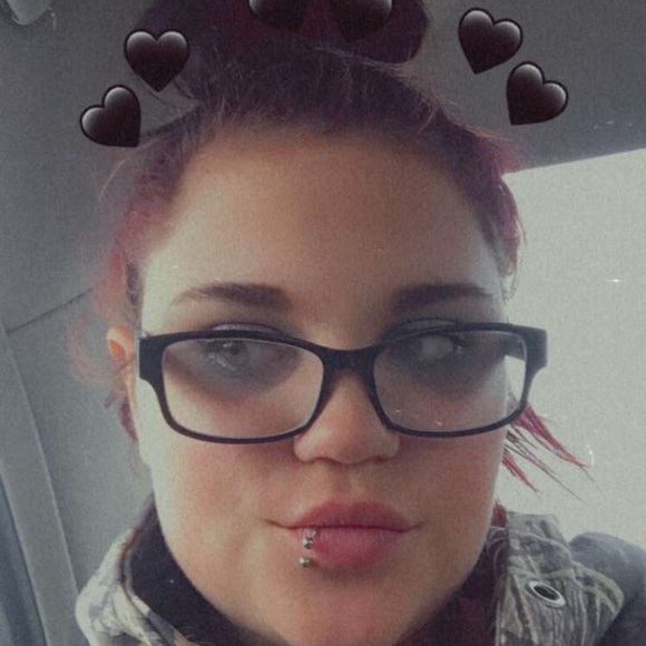 Profile Picture of Makayla Hanson (@kaylahanson43) on Poshmark