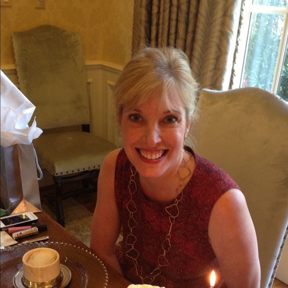 Profile Picture of Laura Suffield (@mamasuff) on Poshmark