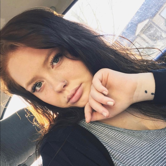 Olivia Delk - Poshmark Profile Picture of Olivia Delk (@oliviadelk) on Poshmark