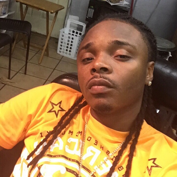 Profile Picture of Grant Mason (@trendsetta1989) on Poshmark