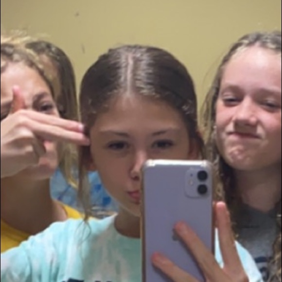 Profile Picture of Peyton Robuck (@peypey1361) on Poshmark