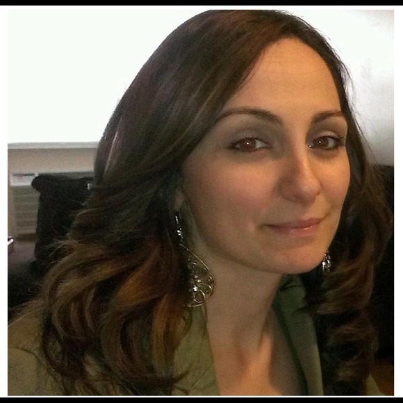 Profile Picture of Lori Mastrocinque (@bellauffer) on Poshmark