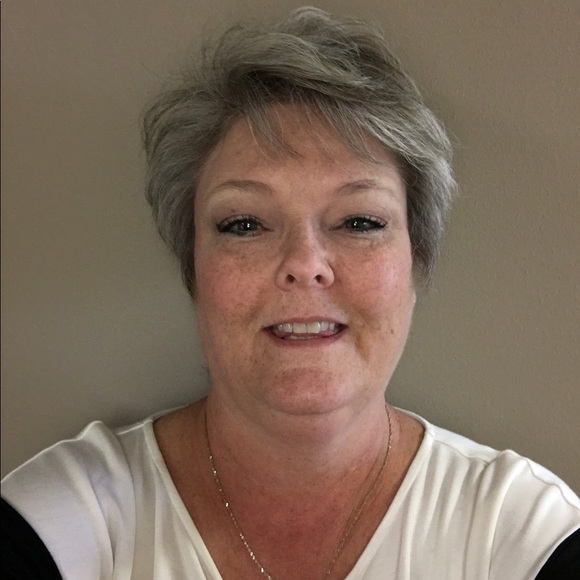 Profile Picture of Yvonnie Dirks (@ydirks) on Poshmark