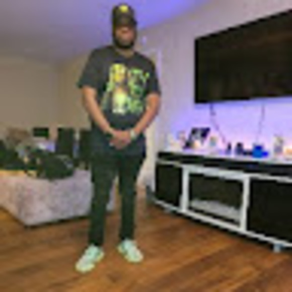 Profile Picture of Spurgeon Grair (@spurgeongrair) on Poshmark