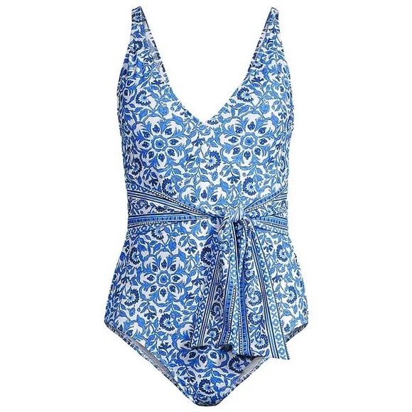 Profile Picture of Anielka Fornos (@anielkalucia) on Poshmark