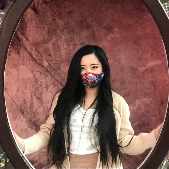 Profile Picture of Iris Wu (@iriswoohoo) on Poshmark