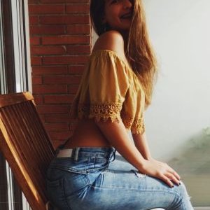 Profile Picture of Vania Álvarez (@vaniaalvarez05) on Twitter