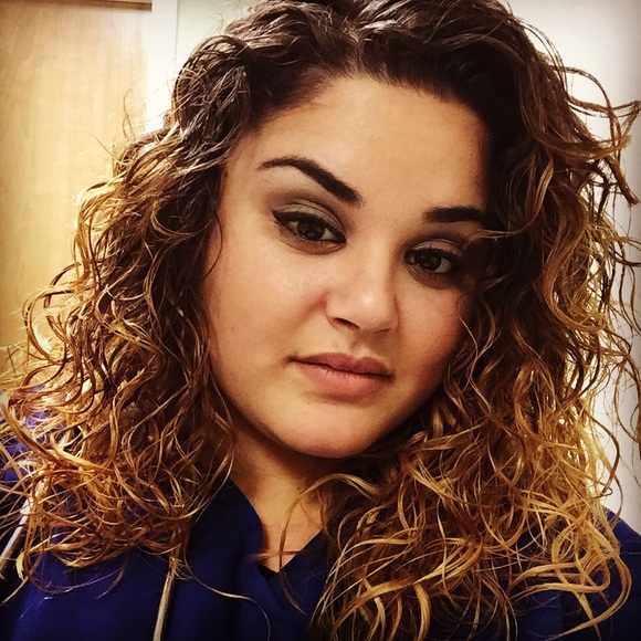 Profile Picture of Julie Reinoehl (@julie21392) on Poshmark