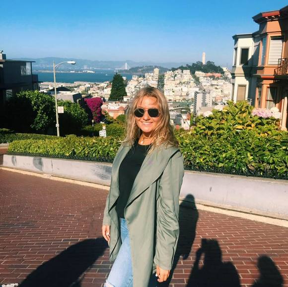 Profile Picture of Alexandra Moreton (@amoreton22) on Poshmark