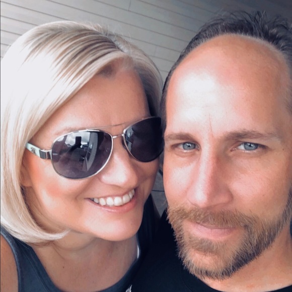 Profile Picture of April Bieze (@april_bieze) on Poshmark