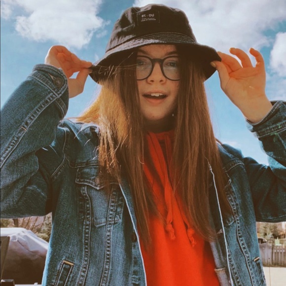 Profile Picture of Tiara Craghead (@pompeiiponda) on Poshmark