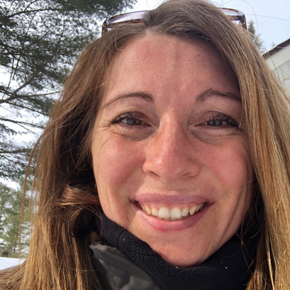 Profile Picture of Lori Langevin (@lang9624) on Poshmark