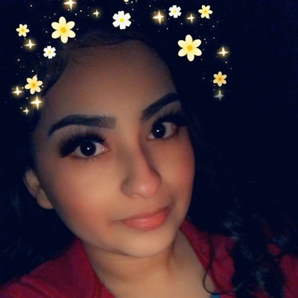 Profile Picture of Alexandra Ortegon (@itsalexandra_16) on Poshmark