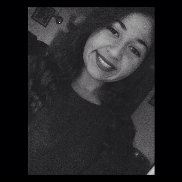 Profile Picture of Bianca Montalvo (@_bb_15) on Poshmark