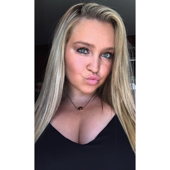 Profile Picture of Carly Graf (@carlygraf) on Poshmark