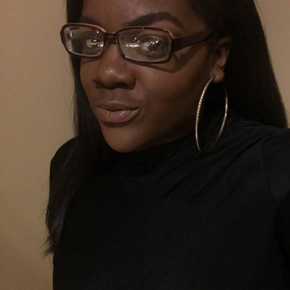 Profile Picture of Candace Bailey (@candacelb) on Poshmark