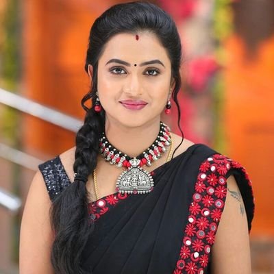 Profile Picture of Charming JananI (@Jananioffl) on Twitter