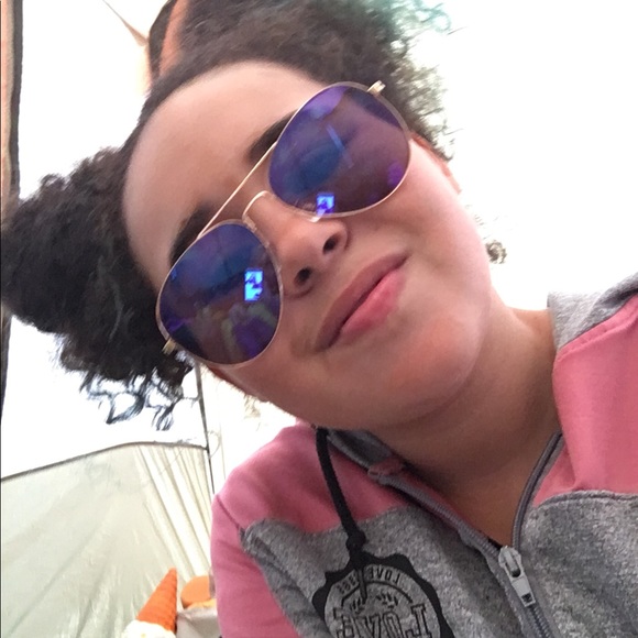 Profile Picture of Jazzy Jones (@jazzyisthebest) on Poshmark