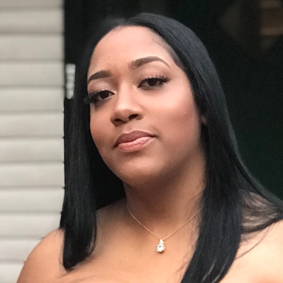 Profile Picture of Adrianys Montero (@adrianys_m) on Poshmark