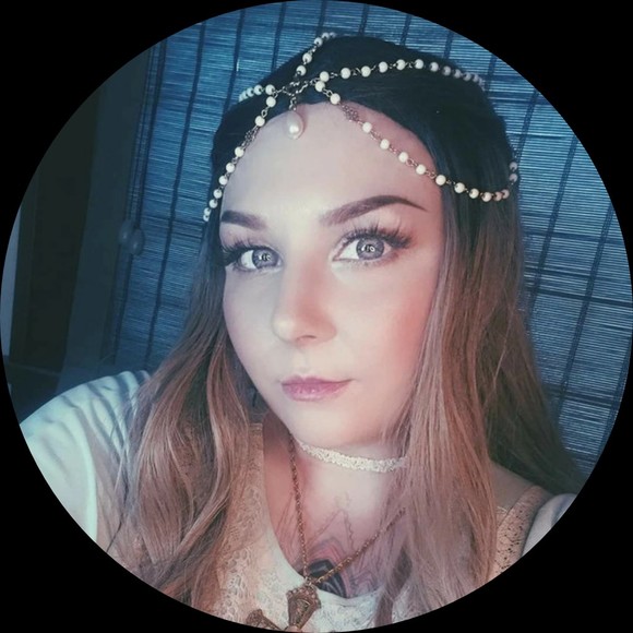 Profile Picture of Esta Hiltner (@estahiltner) on Poshmark