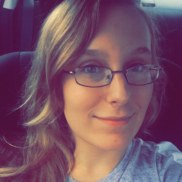 Profile Picture of Ioana Draghici (@ioana99) on Poshmark