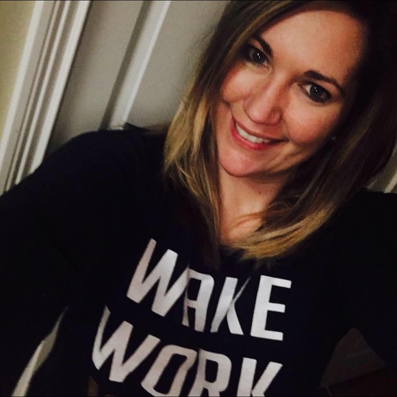 Profile Picture of Kari Caudill (@karijo210) on Poshmark