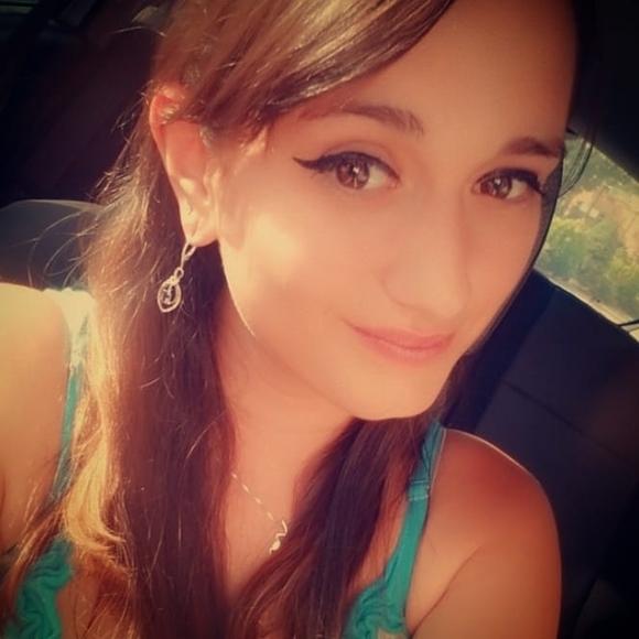 Profile Picture of Gina Hamm (@pandaboo4894) on Poshmark