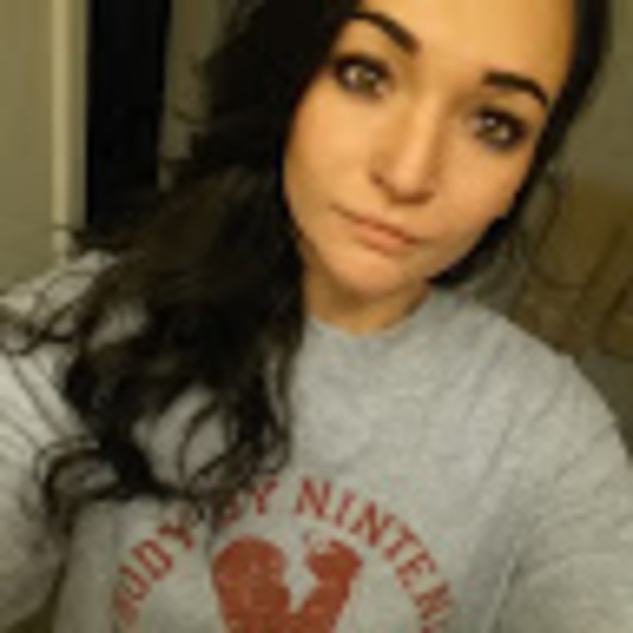 Profile Picture of Alexandra Sweden (@alexandrasweden) on Poshmark