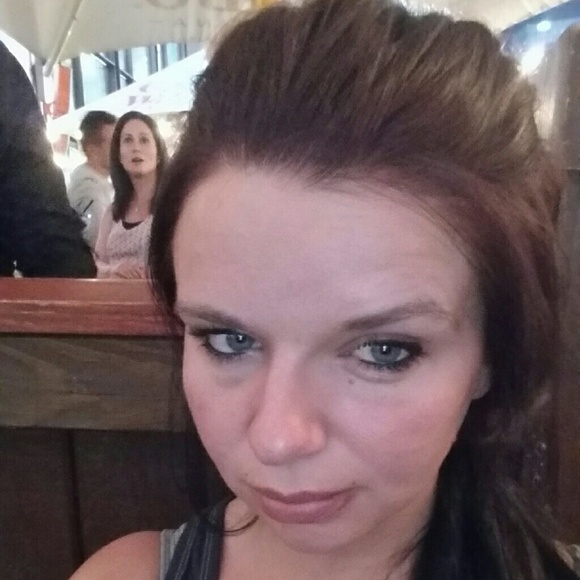 Profile Picture of Desiree Lappert (@dezaroo5476) on Poshmark