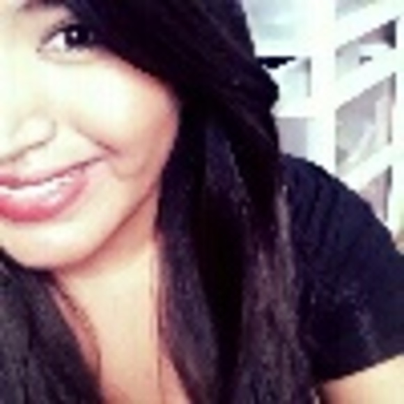 Profile Picture of Anayanci Cupis (@yanci23) on Poshmark