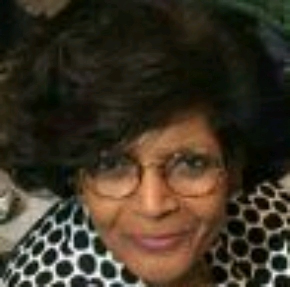 Profile Picture of Carolle Appelson (@cappelson) on Poshmark