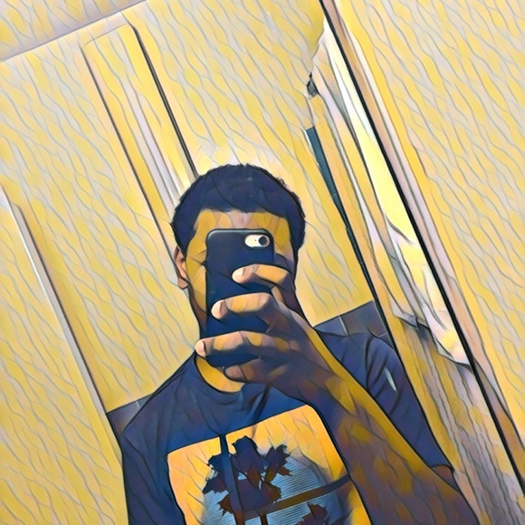 Profile Picture of Ekow Croffet (@mike323231212) on Poshmark