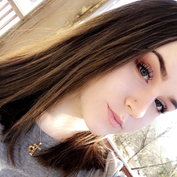 Profile Picture of Angela Pisarczyk (@angelarosep) on Poshmark