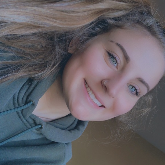 Profile Picture of Bailey Kosarek (@baileykosarek) on Poshmark